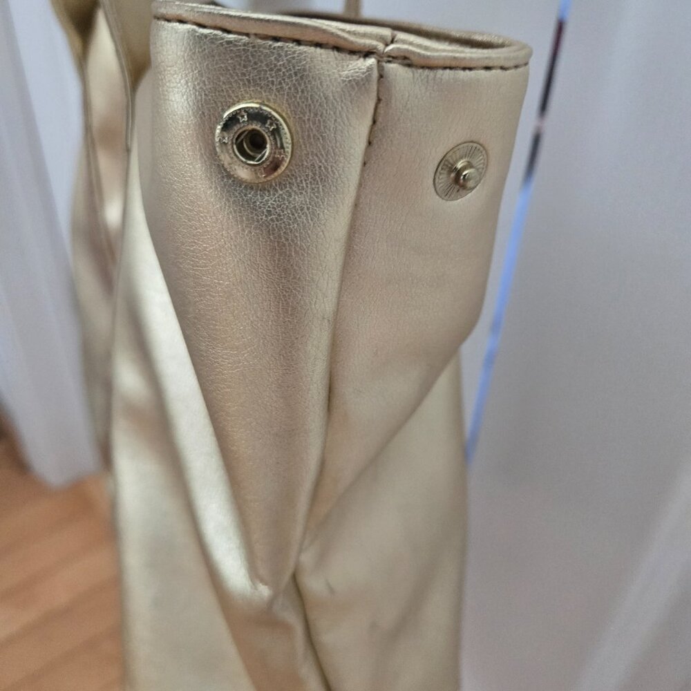 Gold tote bag with sequin detailing - Picture 6 of 10